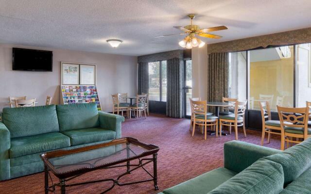 Super 8 by Wyndham Savannah