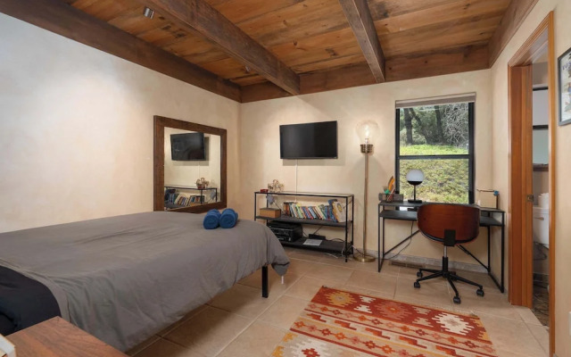 Happy Days Retreat With Private Pool!