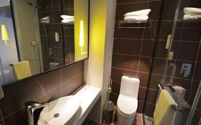 IU Hotel Zhengzhou Lvcheng Square Subway Station Branch