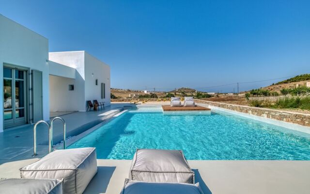 Lil Paros Luxury suites