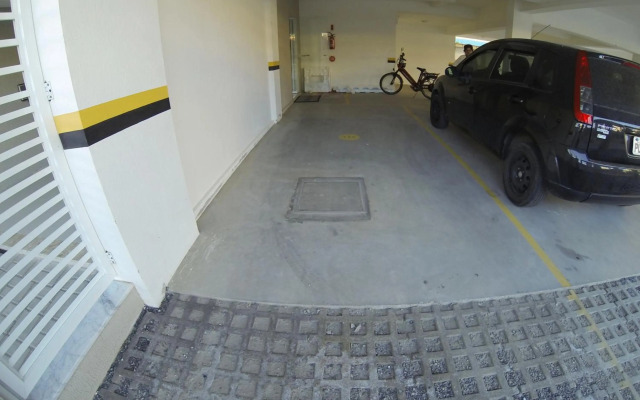 Ed Mônaco, 150 metros da praia de Bombas