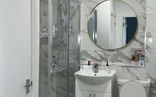 Beautiful 1-bed Apartment in Tipton