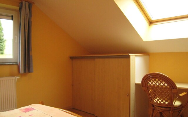 Spacious Holiday Home near Forest