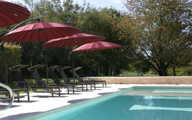 LES CHAMBRES DU CHâTEAU MONT DONEL