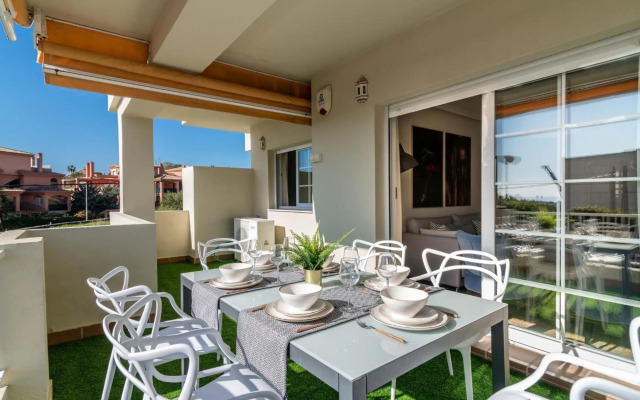 Puente Romano Modern flat, Best location in town