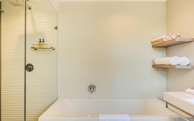 Beautiful 1 Bedroom Apartment With Private Balcony