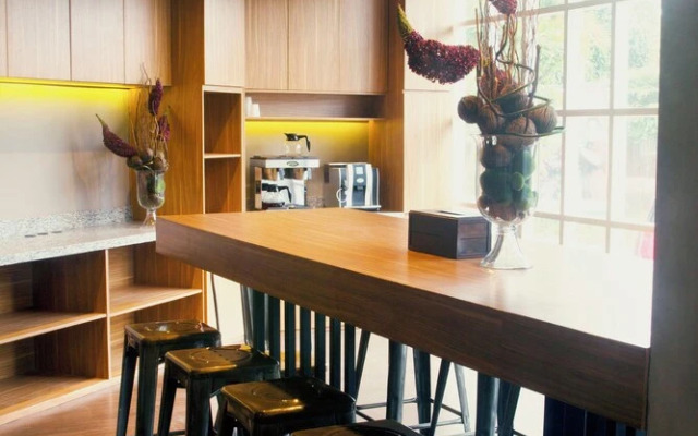 Zoom Hotel jemursasri