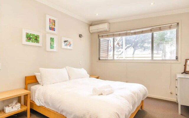 Quiet Terrace Townhouse on the City Fringe