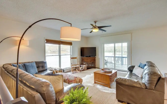 Lakefront Arkansas Abode - Deck, Grill & Fire Pit!