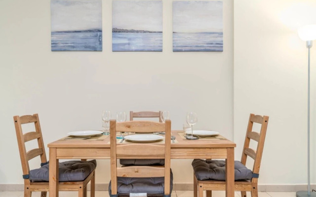 Luxe 1BD Sleeps 4 Parking Pool Gym