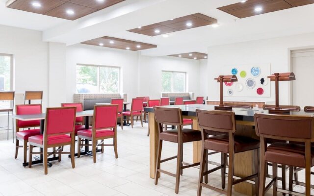 Holiday Inn Express & Suites Hood River by IHG