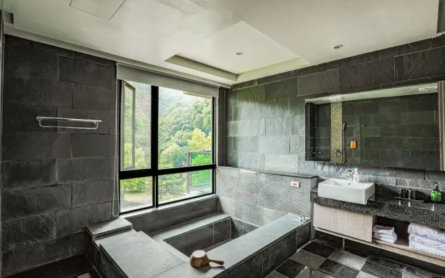 Sunrise Hot Spring Hotel