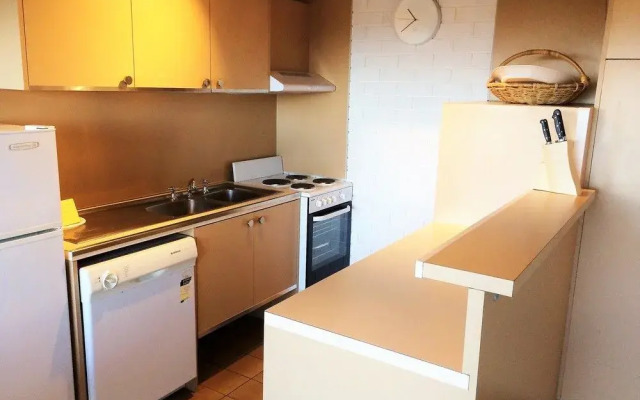 Pacific Heights Holiday Apartments & Munn's Tower House