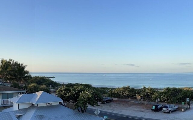 Sans Souci 6 Bedroom Home by RedAwning