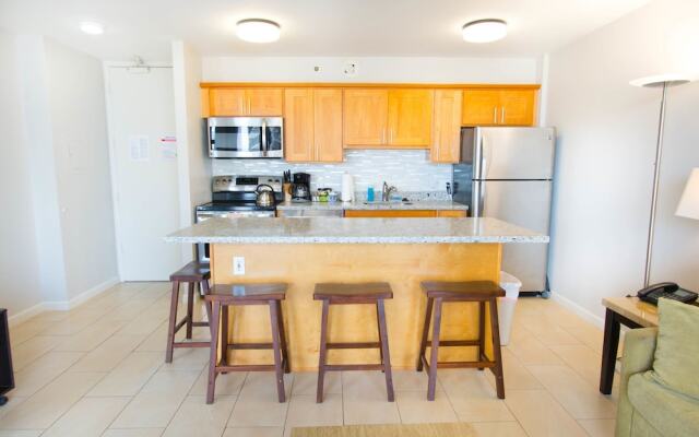 Waikiki Banyan - Ocean View Tower 1 Suite 2210
