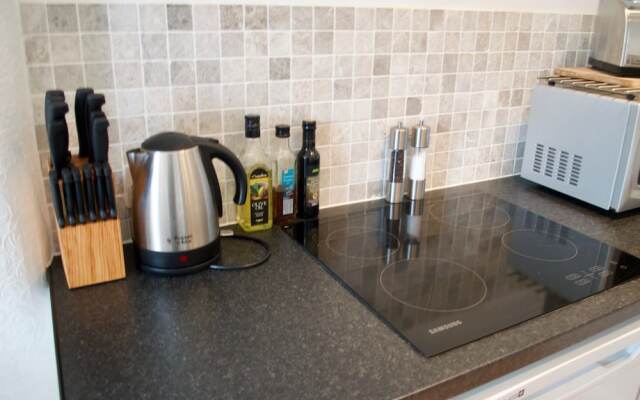 1 Bedroom Flat In Meadowbank