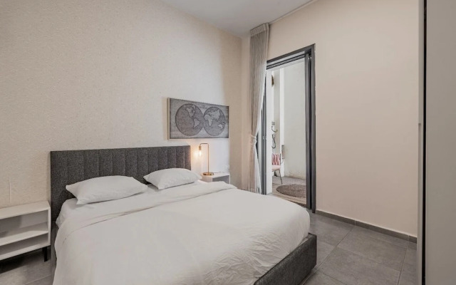 Allenby Spacious 6BR Home by Sea N' Rent