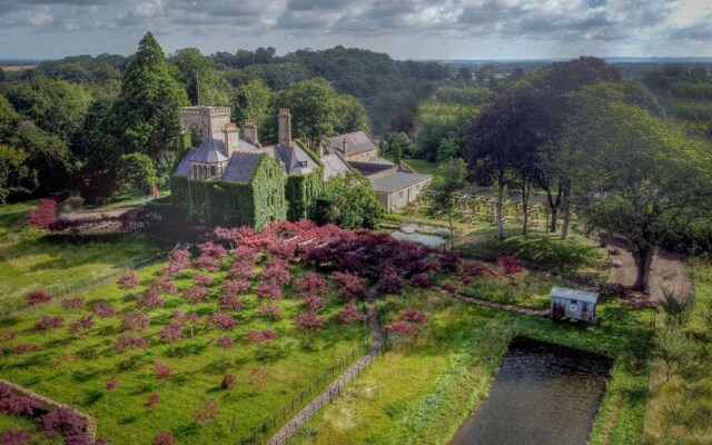 Rudloe Arms Hotel