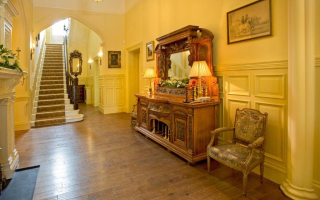 Crossbasket Castle Hotel & Restaurant