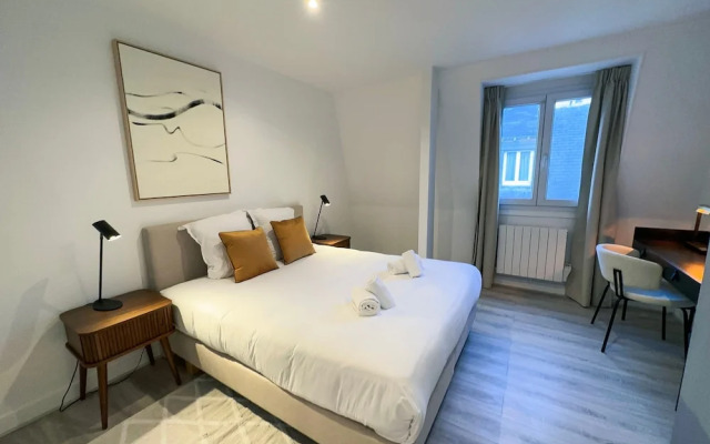 Copernic Right Luminous 2BR Apartment in Paris