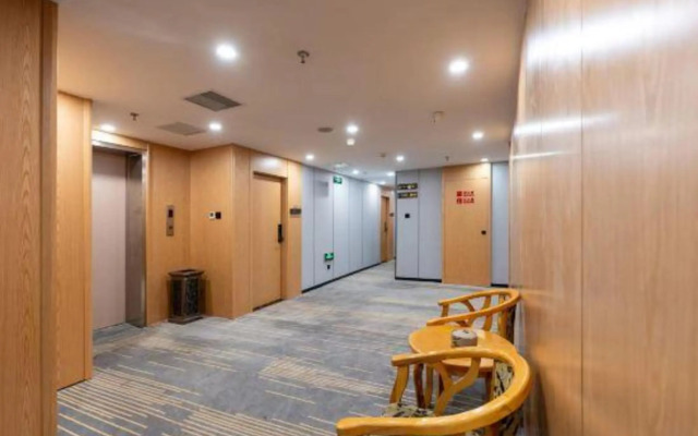 Super 8 Collection Hotel (Beijing Capital Airport New International Exhibition Center)