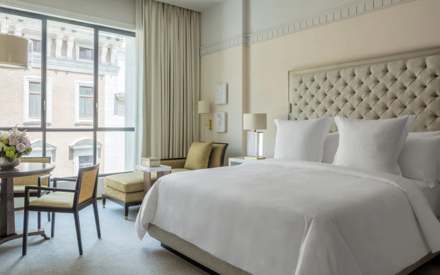 Отель Four Seasons Hotel Madrid