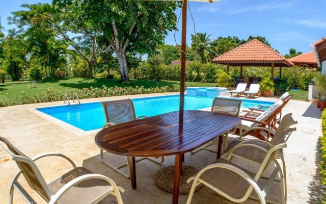 Walking Distance to the Beach No6320