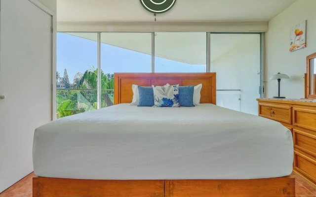 Beachfront 2BR Condo With Pool and Beachclub