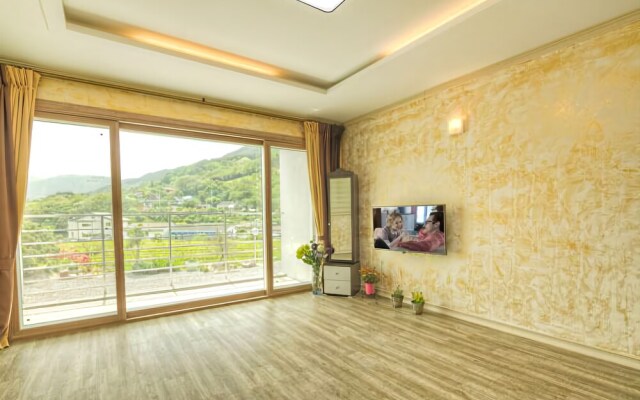 Hadong Hwagaesongi Pension