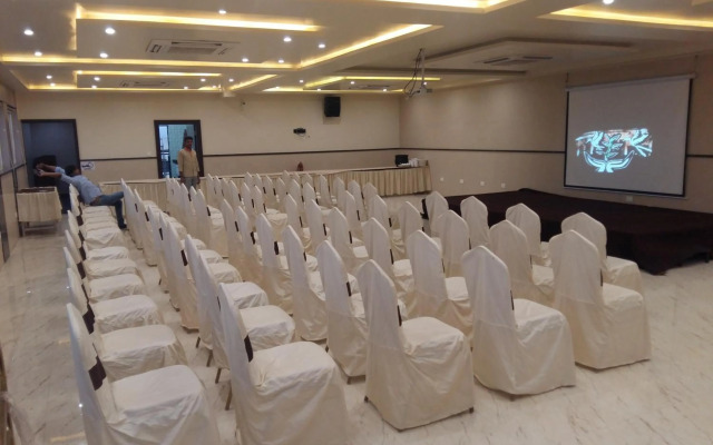 Palette - Sign Regency Hotel