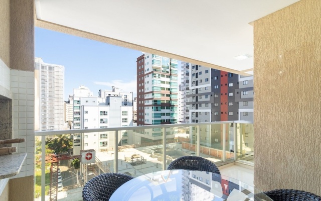 2-suite Apt w/ BBQ 550m From the Beach Ebf0702