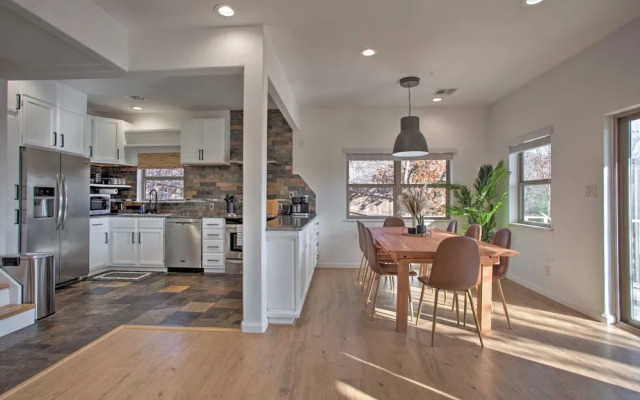 Medicine Park Cabin w/ Mountain Views!