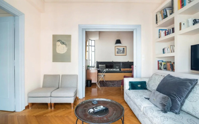 Neoclassical Athenian 2-bed Apt Balcony