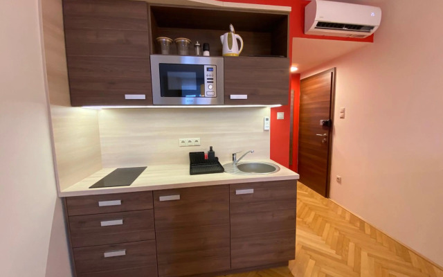 Frank & Fang Apartments MK1