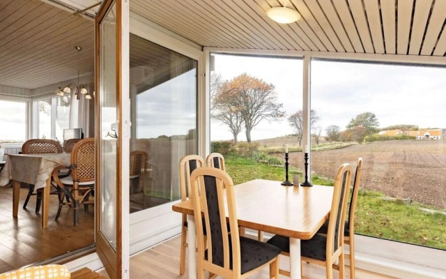 6 Person Holiday Home in Martofte