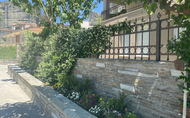 Saint Stephen's apartements at Meteora 3