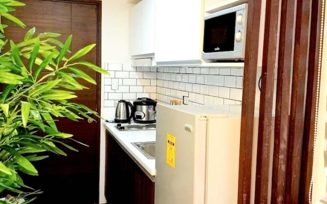 Air Residence Makati Elegant Design WiFi