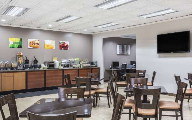 Quality Inn & Suites Los Angeles Airport - LAX