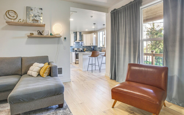 Walk to Shipyard: Bremerton Home w/ Patio!