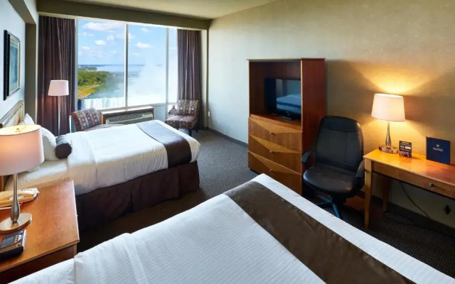 Oakes Hotel Overlooking the Falls