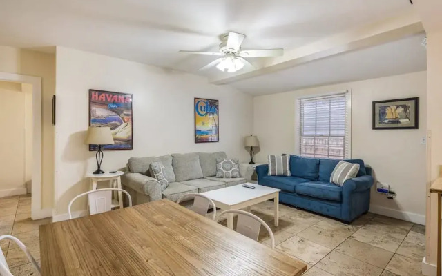 Sea Breeze by Brightwild Off-street Parking