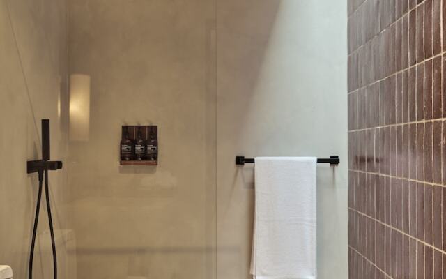 Boni Beach Hotel & Restaurant