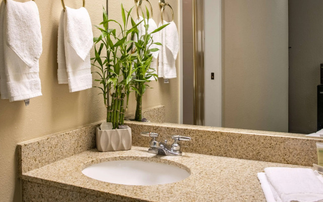 Magnuson Hotel Lincoln Airport