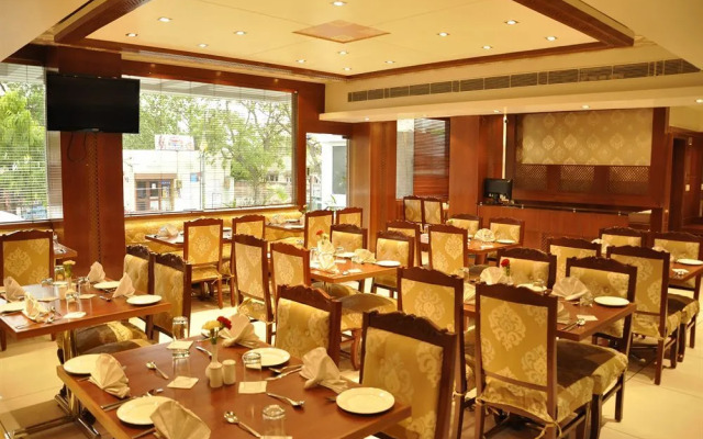 OYO Townhouse O75309 Hotel Royal Cm