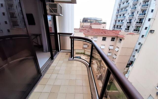 Apartamento com serviços próximo a Praia de Ipanema
