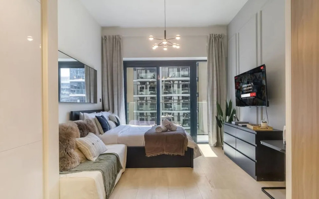 Elegant Studio w Balcony View Near Downtown Dubai