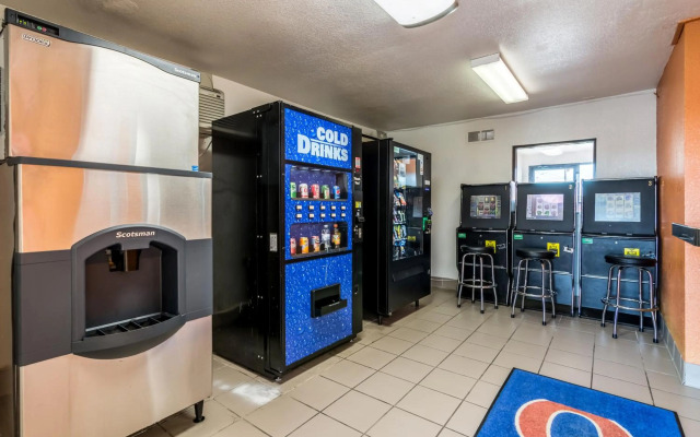 Motel 6 Lumberton, NC