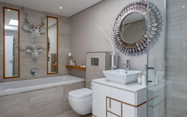 Stylish Secure Camps Bay Holiday Apartment 9 Nautica