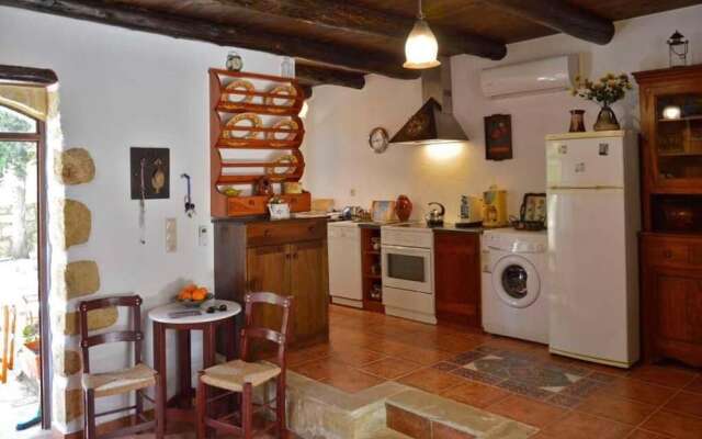 Apanemia Stone House in Crete