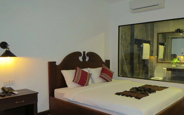 Yeak Loam Hotel